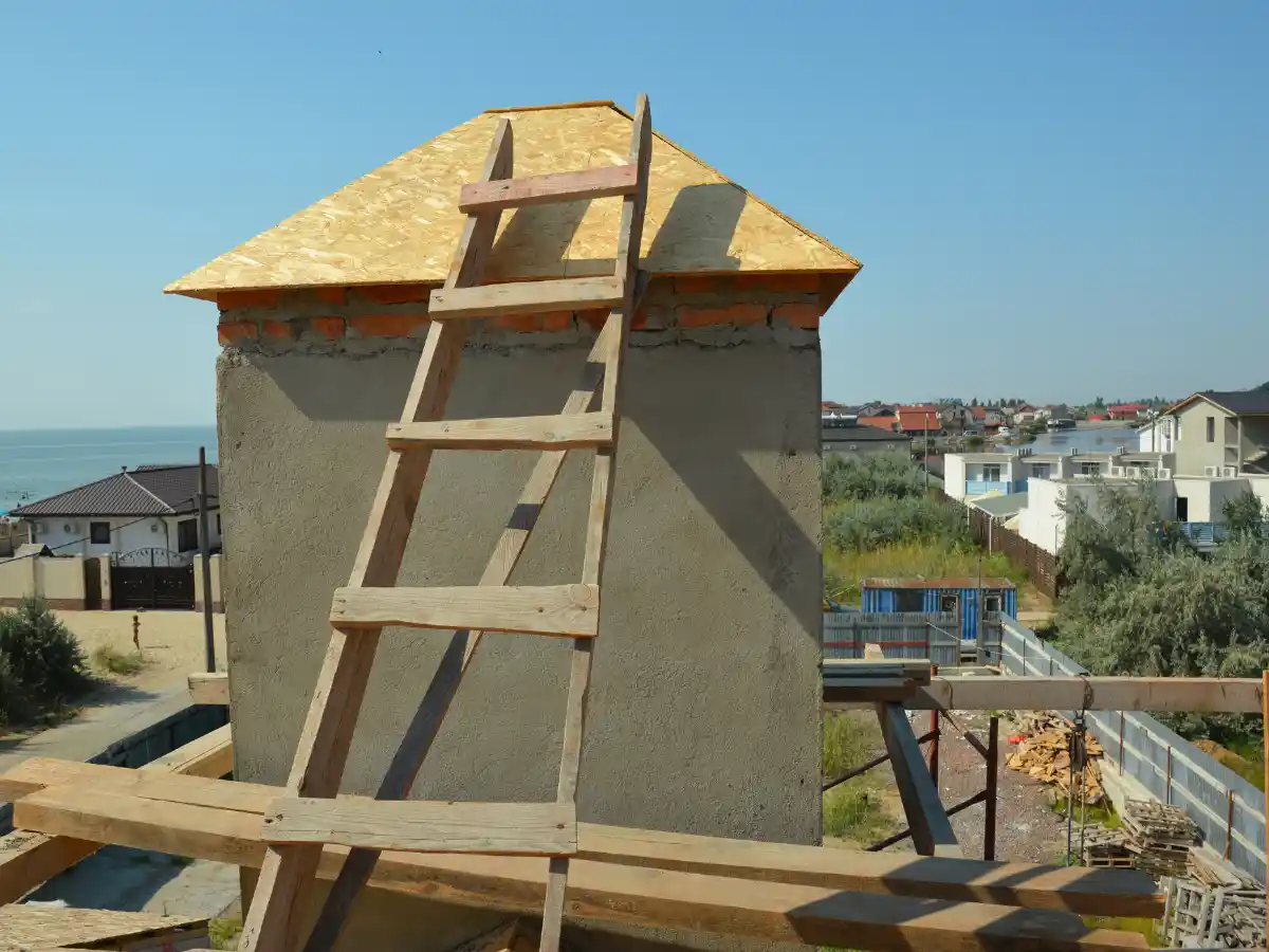 Sealing the crown of a brick stack